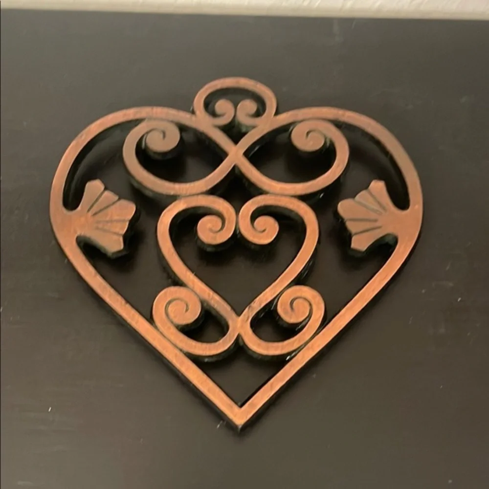 Pampered Chef 2010 cast iron trivet
Round-up from the Heart - Picture 1 of 3